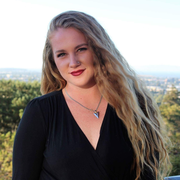 Nicole B. - Granada Hills <span class="translation_missing" title="translation missing: en.application.care_types.child_care">Child Care</span>