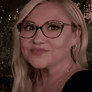 Elizabeth E., Babysitter in Island Lake, IL with 13 years paid experience