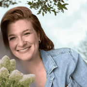 Hollis A., Nanny in Gig Harbor, WA 98335 with 25 years of paid experience