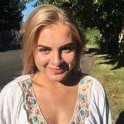 Chloe W. - Salem Babysitter